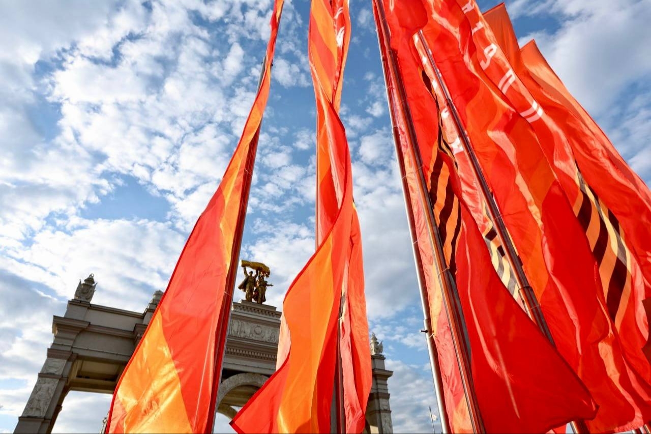 Москва в цветах Победы: как столица встретила 9 Мая
