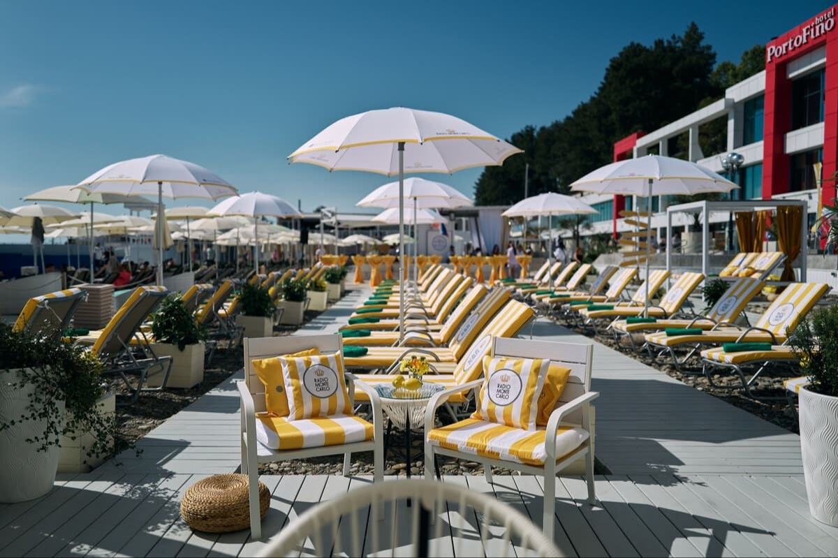 В Сочи открылся пляж от Radio Monte Carlo