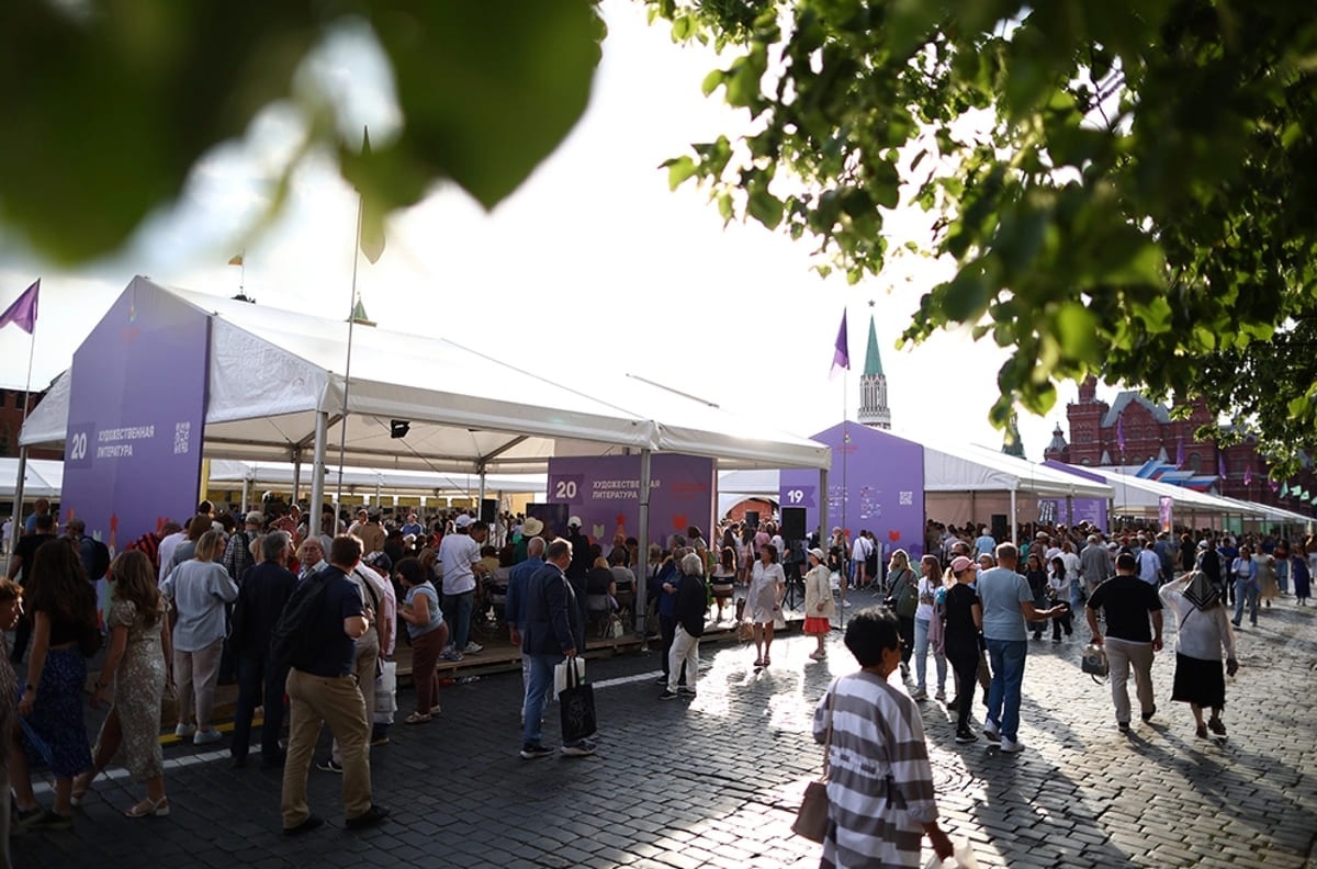 Издательство БОМБОРА представит новинки и звездных авторов на книжном фестивале «Красная площадь – 2024»