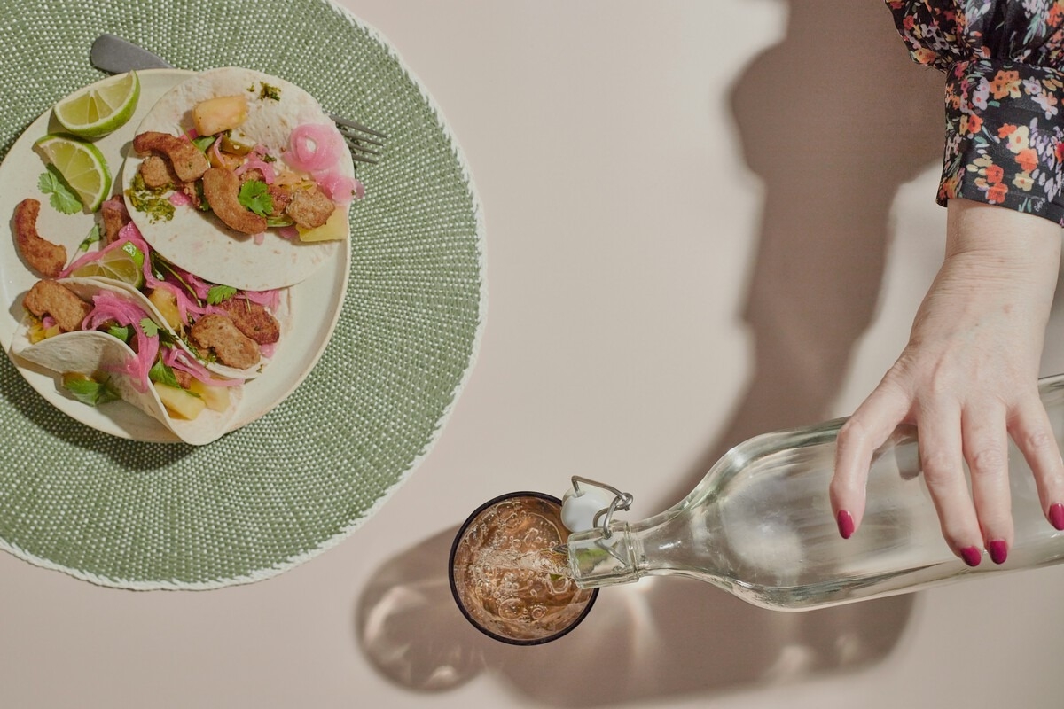 Пикник Гельвеции, летняя веранда ЦДЛ, Tomi Negroni Bar и коллаборация с брендом украшений. Гастроновости недели