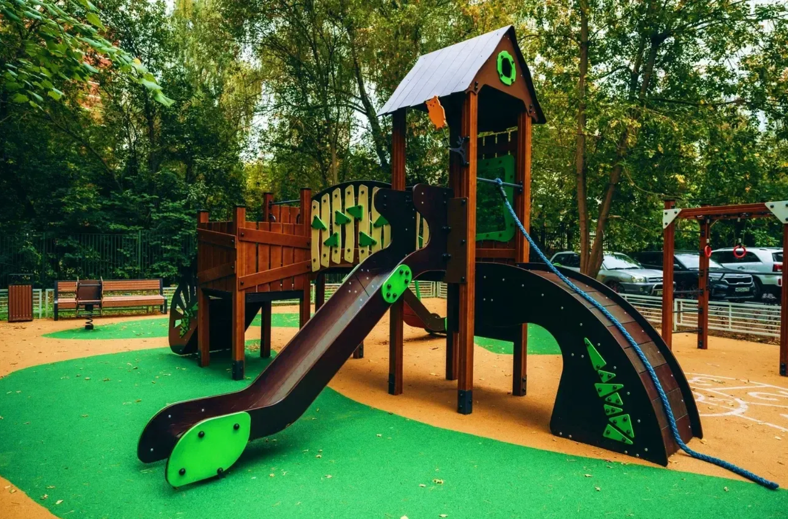 В Подмосковье в этом году обновят более 700 детских игровых площадок