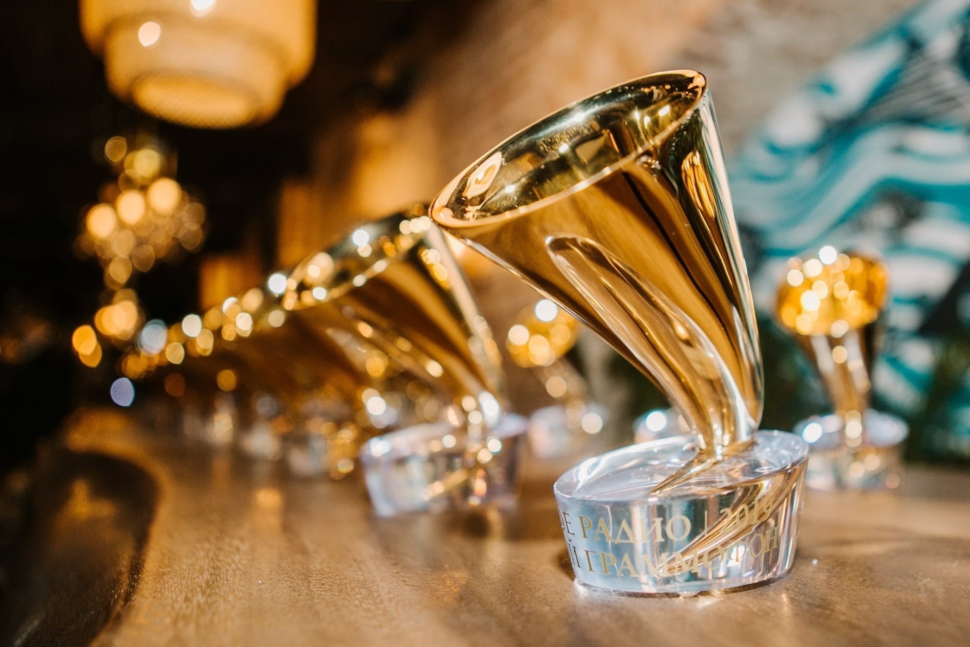 «Одноклассники» станут площадкой для юбилейного марафона «Русского Радио» и «Золотого Граммофона»