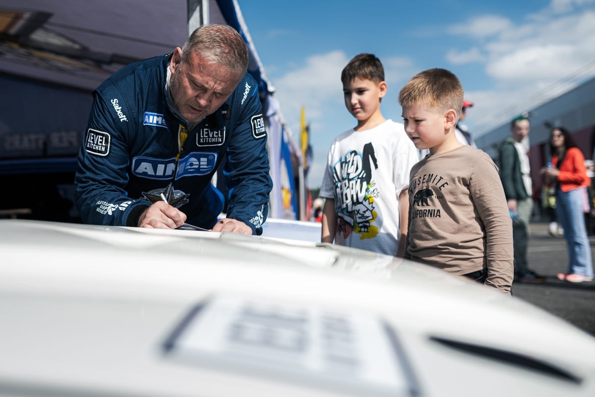 Жизнь в стиле дрифт: Дмитрий Добровольский — о том, почему россияне полюбили вид спорта из Японии и как с нуля создать индустрию для пилотов