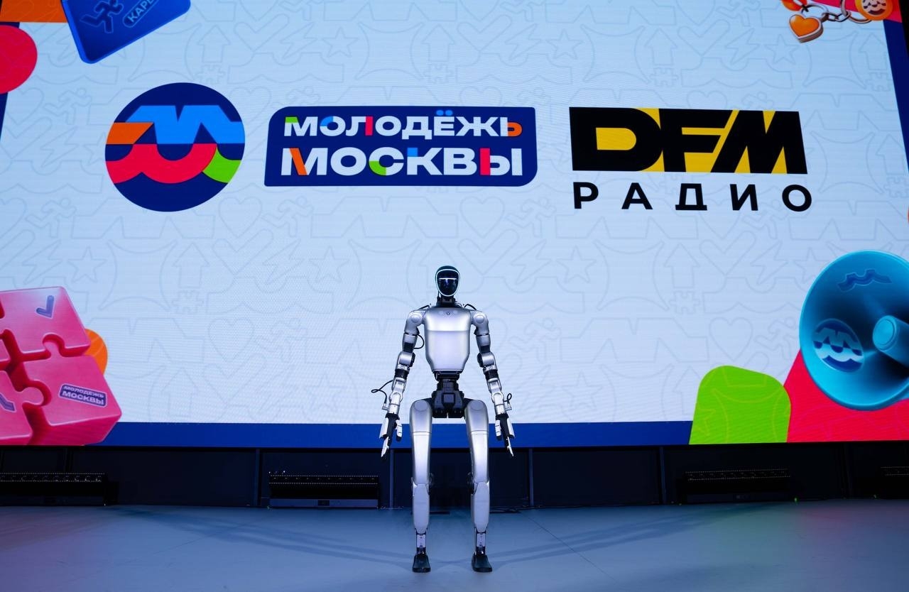 «Русская Медиагруппа» запускает первый в России эксперимент по обучению журналистике антропоморфного робота