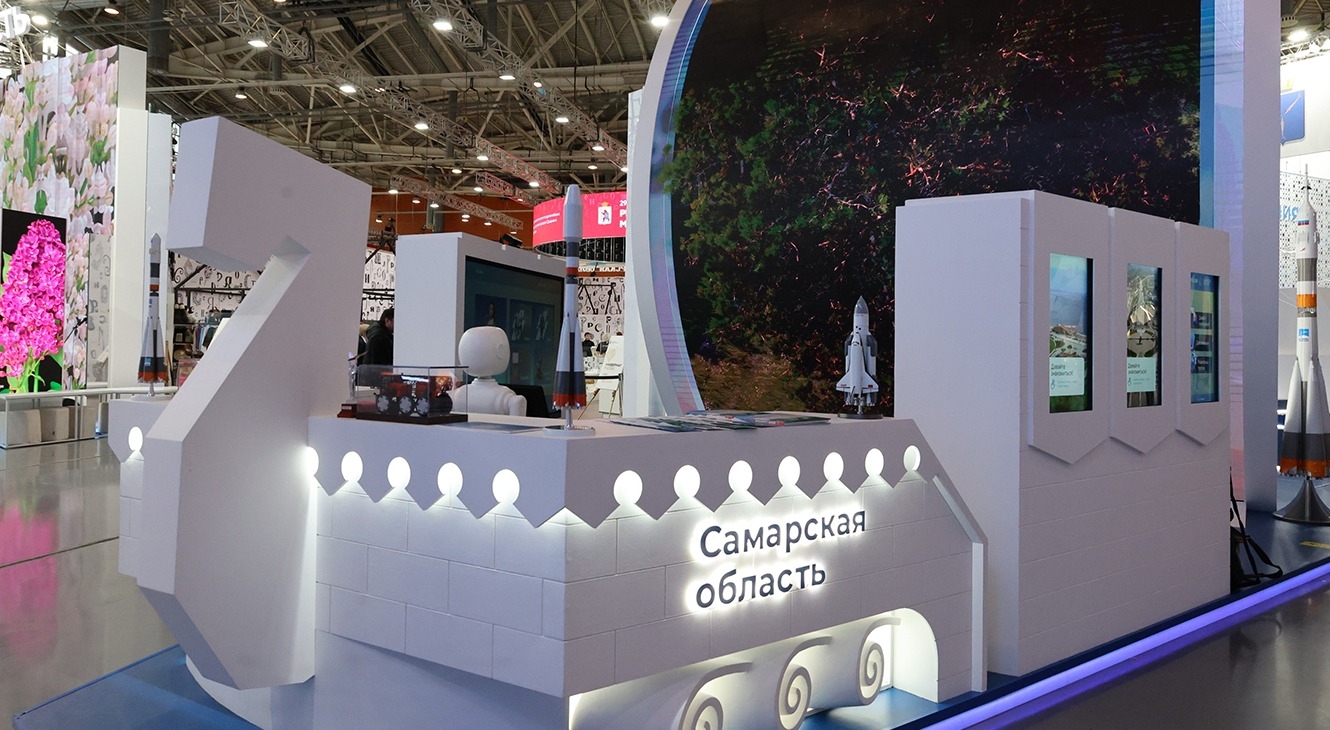 Эксперт рассказал, почему выставочные стенды стали новой формой политического и маркетингового высказывания