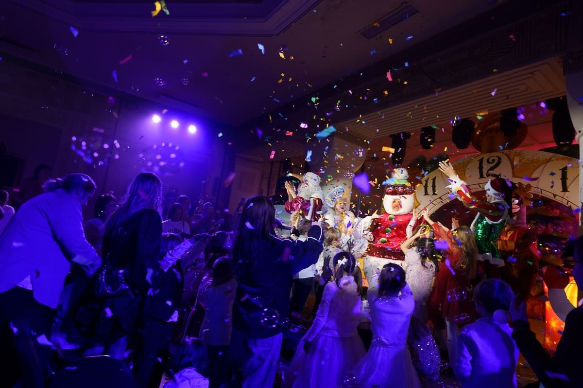 Виктория Лопырёва, Ольга Орлова и другие звезды побывали на традиционной Ёлке Шкулев Холдинга