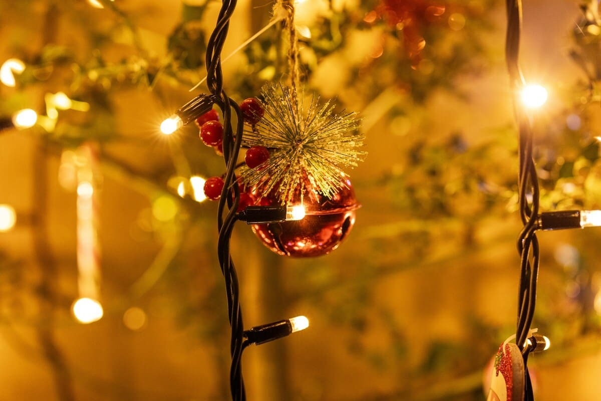 Когда новогодняя сказка вспыхивает за секунду: как гирлянды заводят огненный хоровод