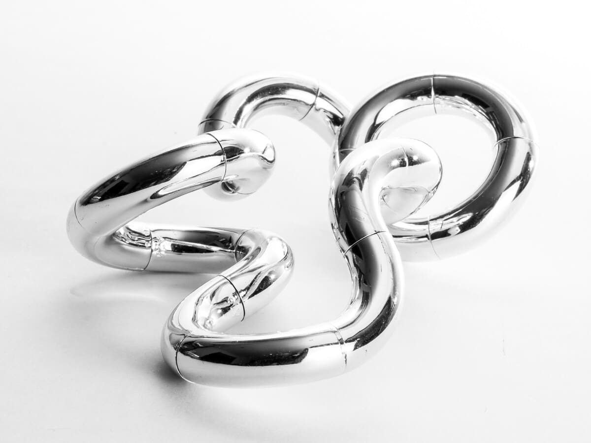 Эксперт объяснил скачок цен на серебро и его влияние на рынок