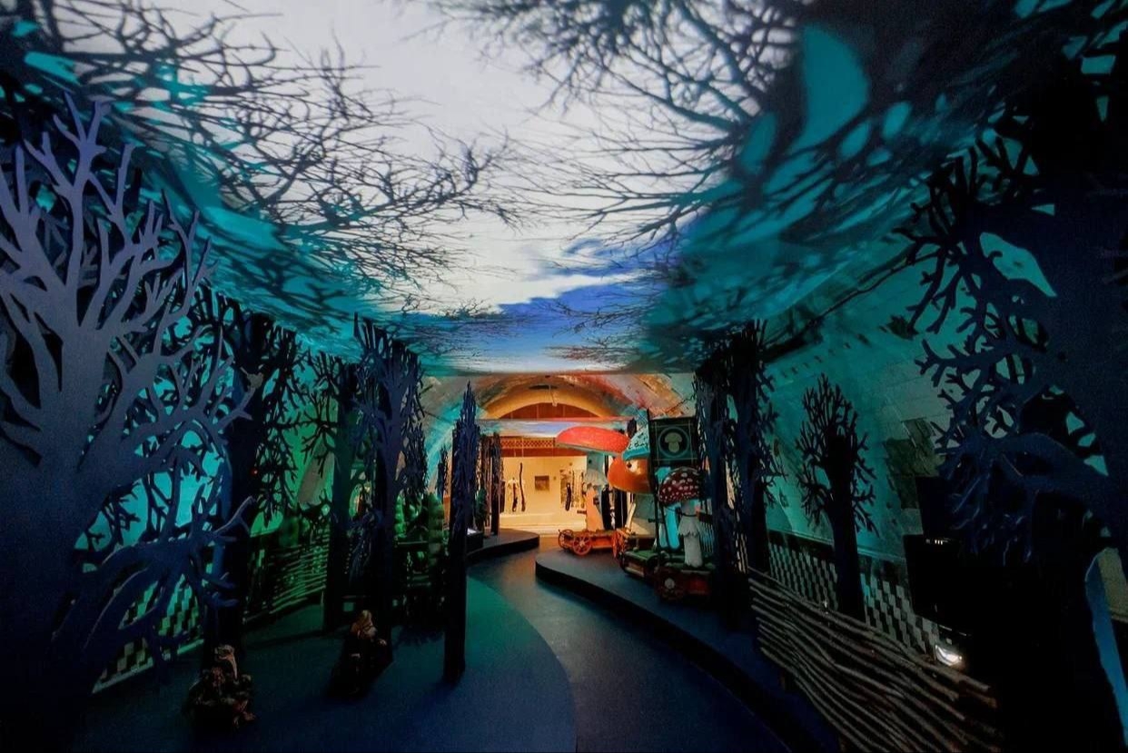 Сказка на прощание: выставка «Жили-Были» завершает работу в Москве 1 марта