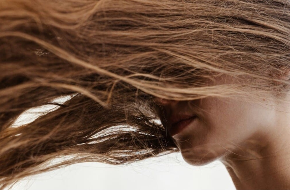 Весенний волосопад: что советуют стилисты