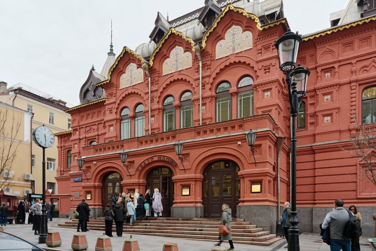 В Театре Наций прошёл благотворительный вечер фонда «Семья вместе»