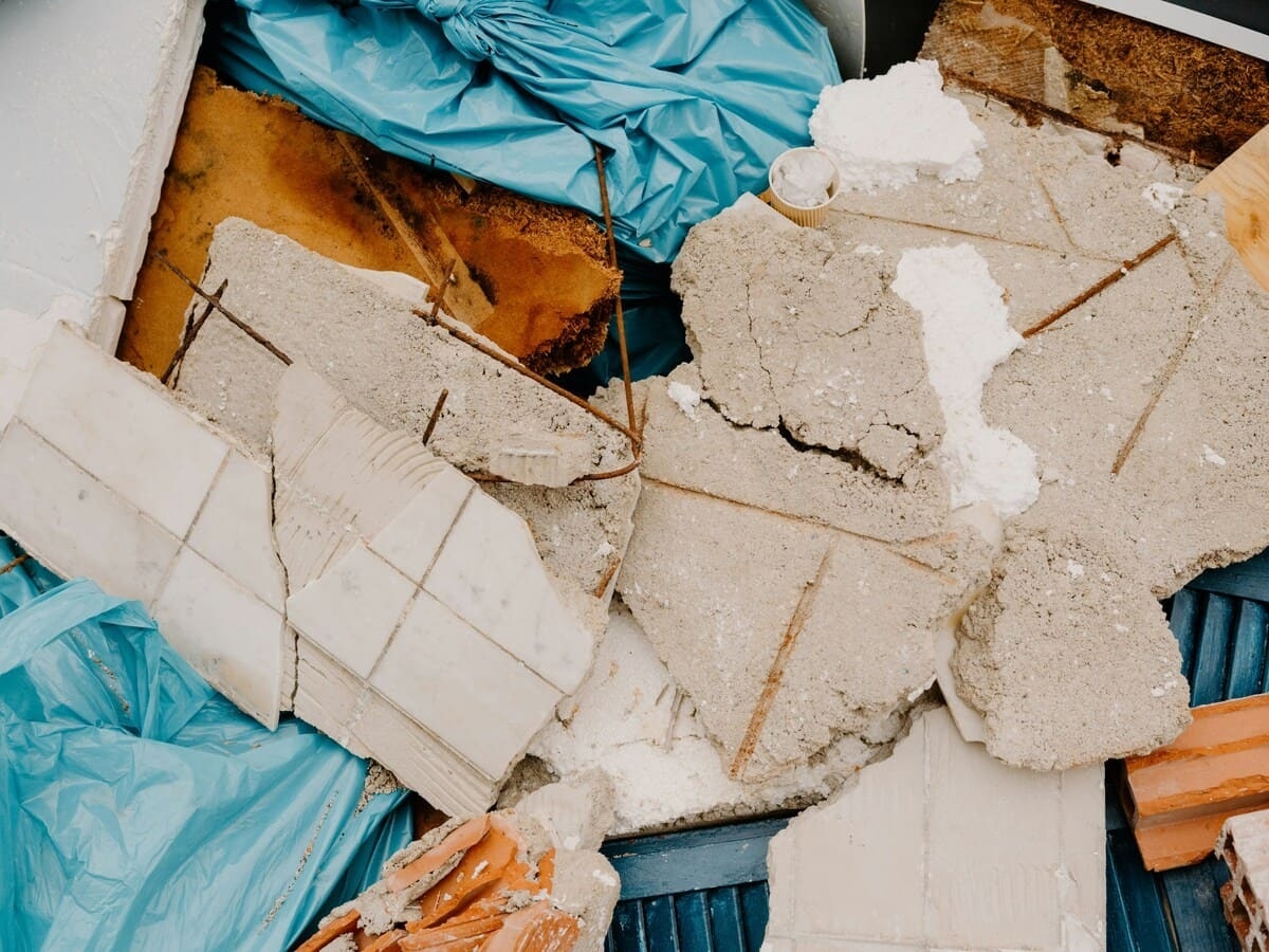 Город на ремонте. Как и куда вывозят строительный мусор из Москвы