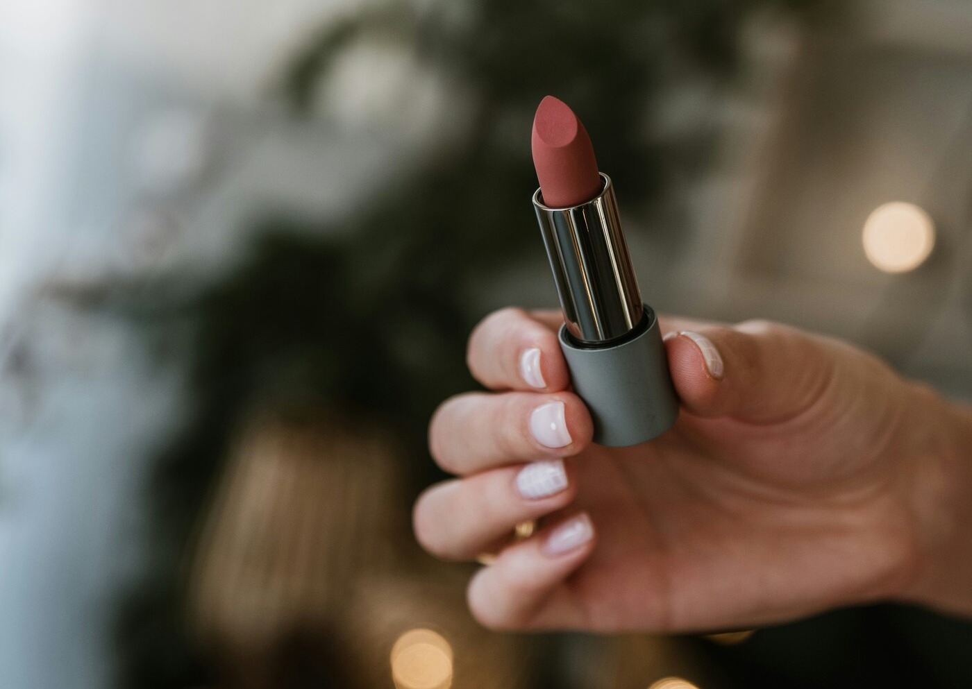 Декоративная косметика стала частью быстрой корзины и вечерних покупок по выходным