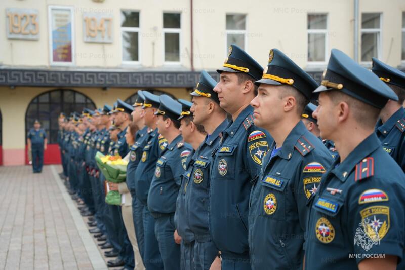 В московском управлении МЧС наградили сотрудников ко Дню Государственного флага