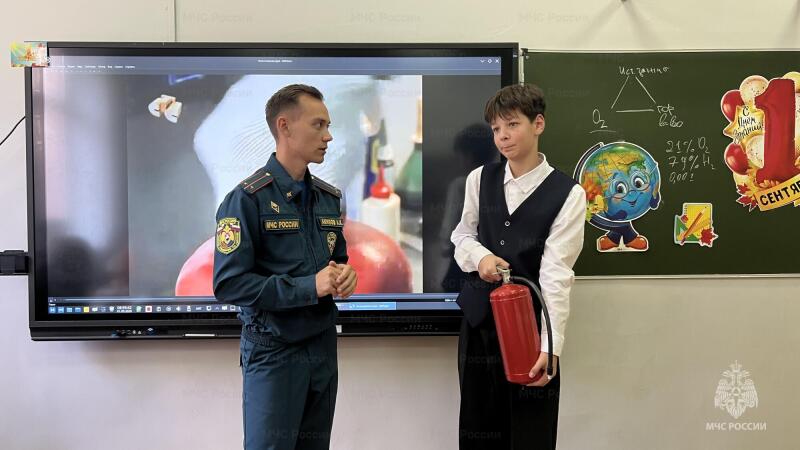 В школе № 1576 прошел открытый урок МЧС по пожарной безопасности