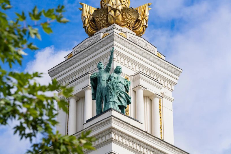 Академическую живопись представили как театральную сцену на выставке ВДНХ
